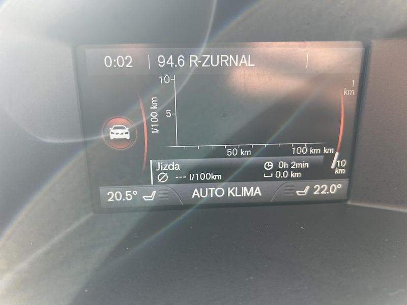 Volvo XC60 2.4 D4 4x4 Momentum - fotka 21 z 25