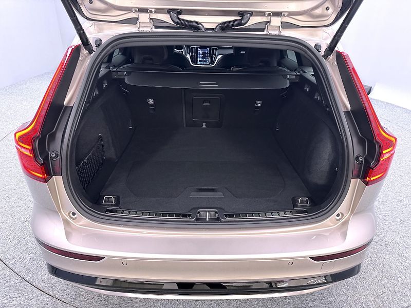 Volvo V60 (2026) T6 AWD Plug-in DARK PLUS - fotka 5 z 25
