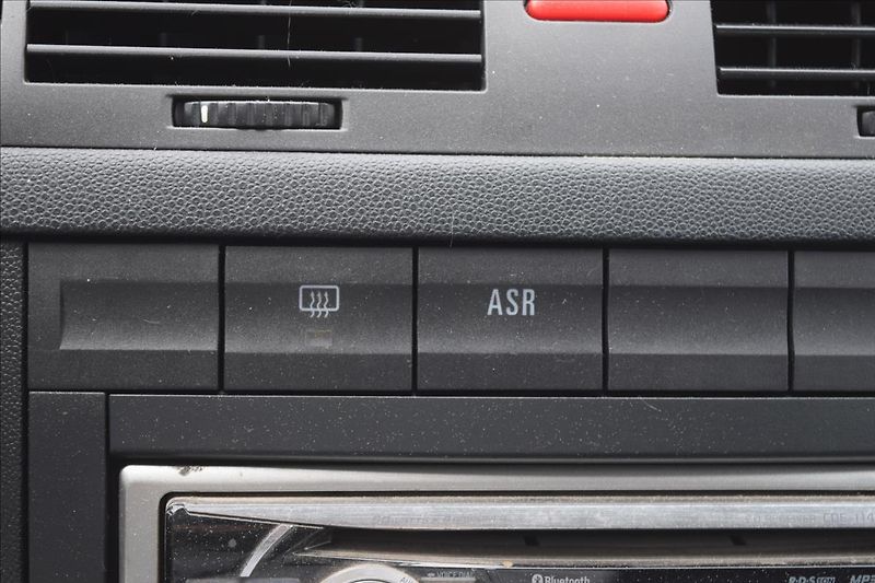 Škoda Fabia 1,4 i 74KW TAŽNÉ KLIMA PO STK - fotka 40 z 46