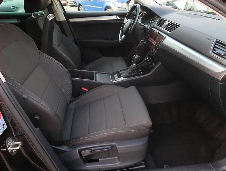 Škoda Superb (2018) Ambition 1.5 TSI, Automat - fotka 9 z 23