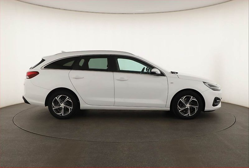 Hyundai i30 (2021) 1.5 T-GDI MHEV, Automat, Navi - fotka 6 z 26