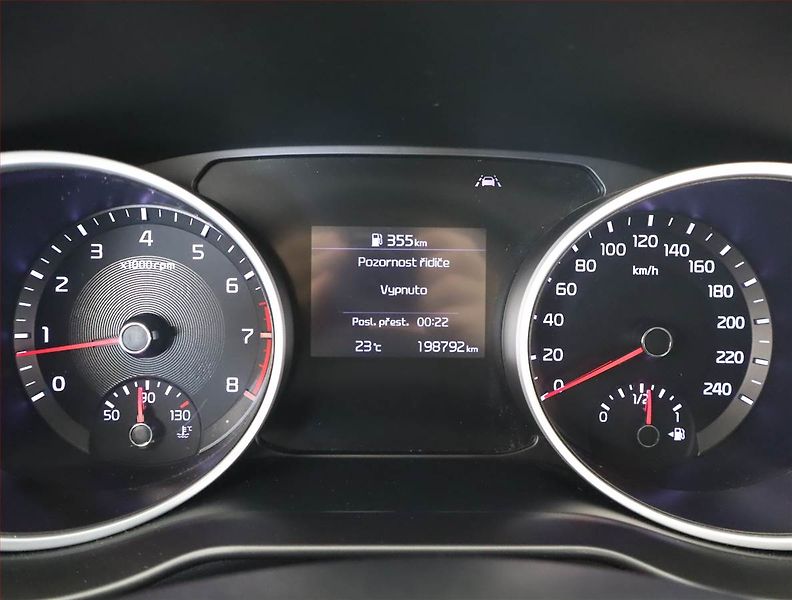 Kia Ceed (2019) 1.4 T-GDI, Serv.kniha, Xenony - fotka 11 z 22