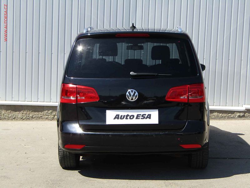 Volkswagen Touran (2015) 1.6TDi, Navi, AC - fotka 5 z 20