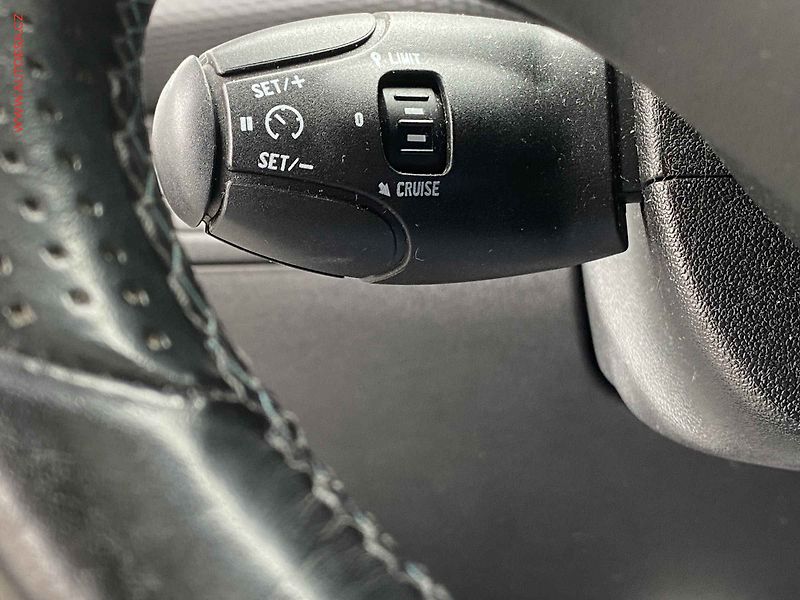 Peugeot 2008 (2018) 1.2 PT, Crossway, TZ, panor - fotka 13 z 18