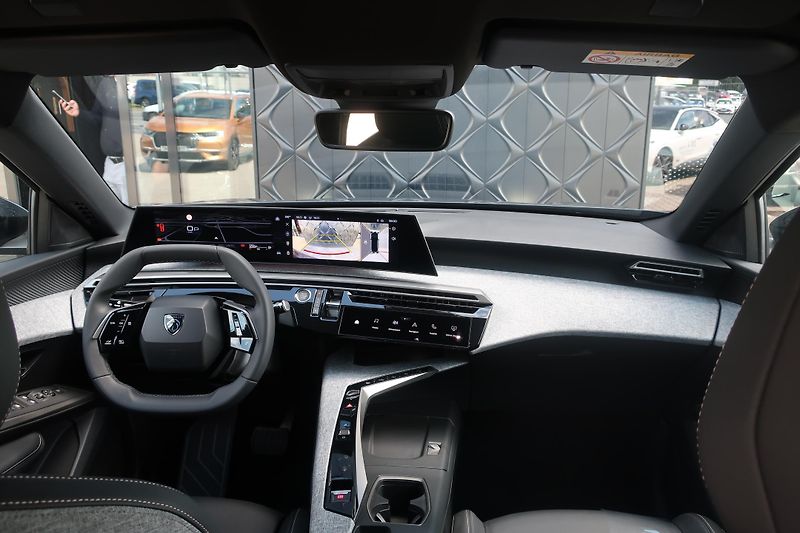 Peugeot 3008 ALLURE Hybrid 145 e-DCS6 - fotka 6 z 6