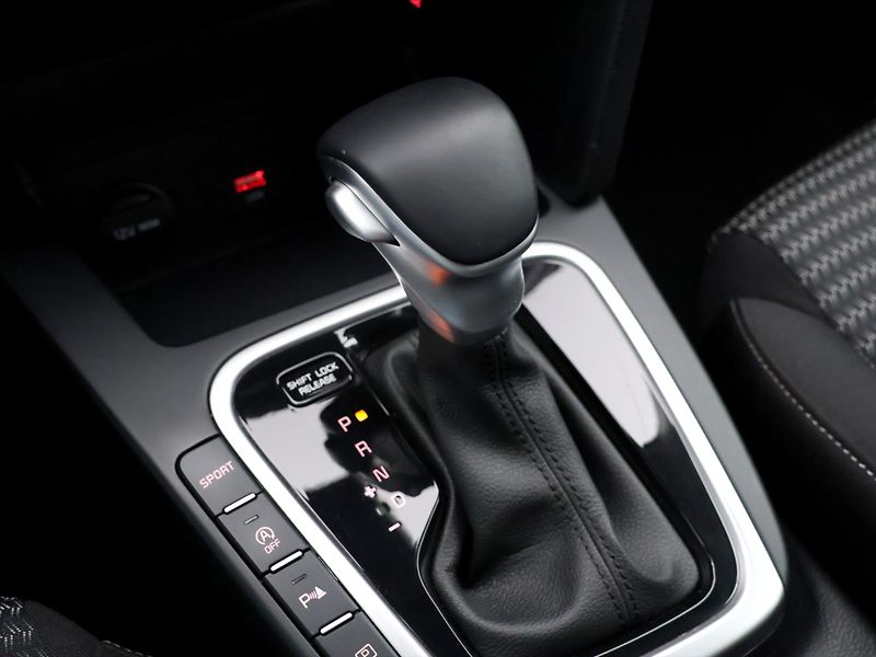 Kia Ceed SW 1,5 T-GDI 117kW GT-Line CZ DPH - fotka 28 z 38