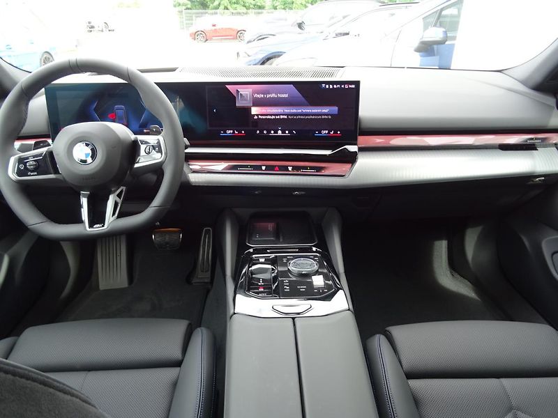 BMW Řada 5 540d xDrive Touring - fotka 4 z 6