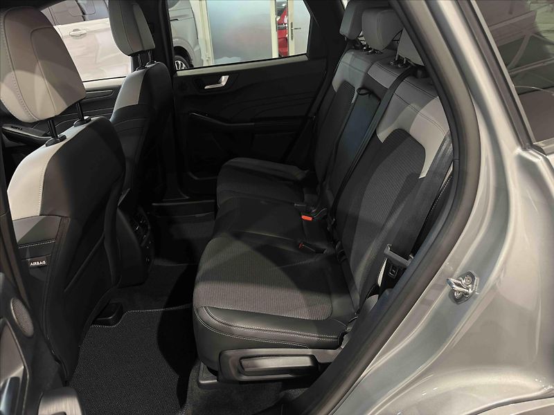 Ford Kuga (2026) 2.5 Duratec PHEV 178 kW/243 ko - fotka 17 z 18