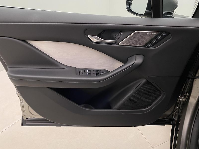 Jaguar I-Pace EV400 SE AWD AUT CZ - fotka 7 z 48