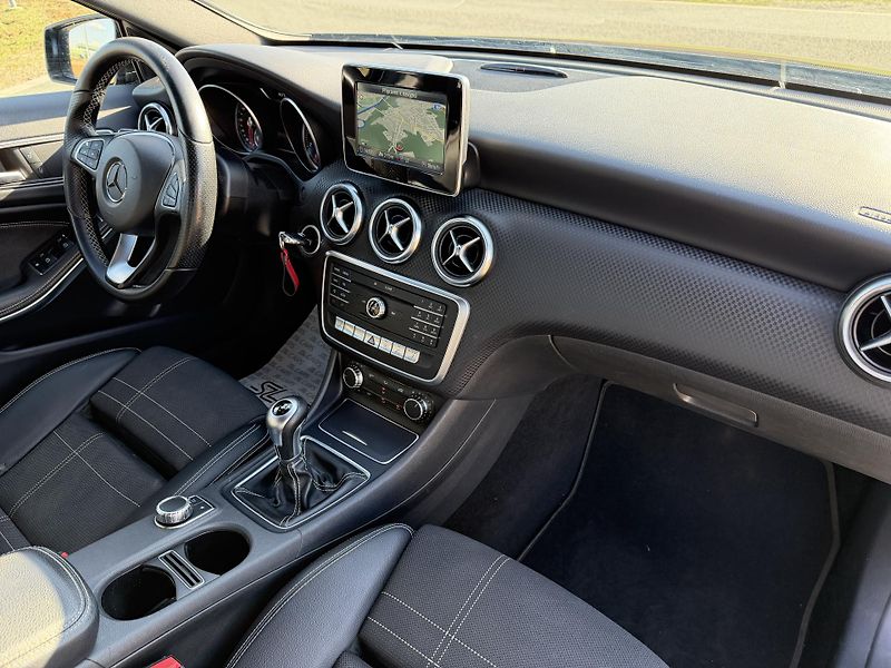 Mercedes-Benz Třídy A 180i SPORT LED NAVI SERVISKA - fotka 33 z 37