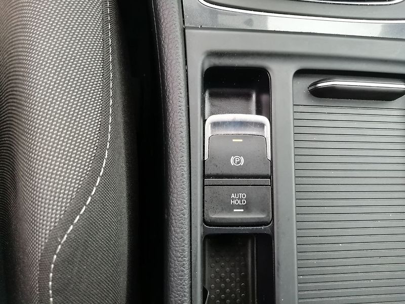 Volkswagen Golf 1,4 TSI Comfortline 92 kW - fotka 13 z 17