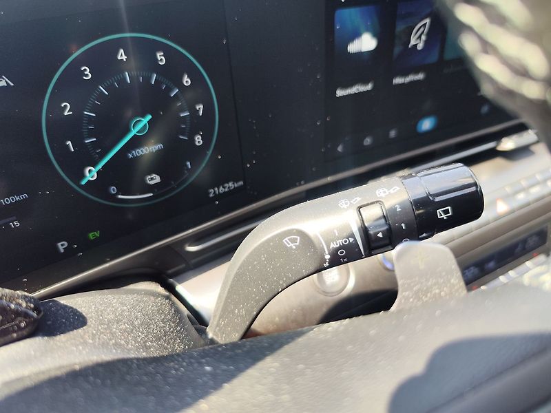 Hyundai Kona 1.6 T-GDi/HEV Smart Tech DCT - fotka 27 z 32