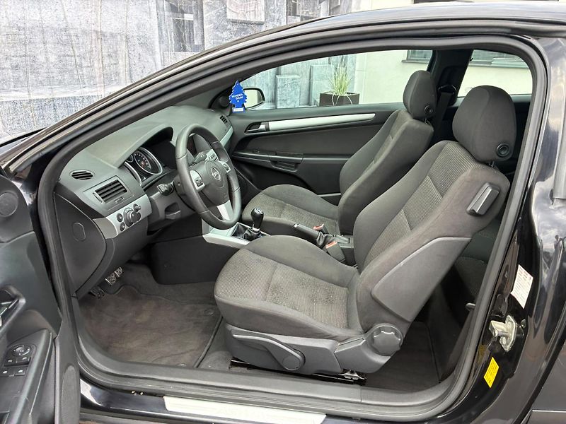 Opel Astra (2008) 1.9 CDTi, 110KW, GTC - fotka 25 z 29