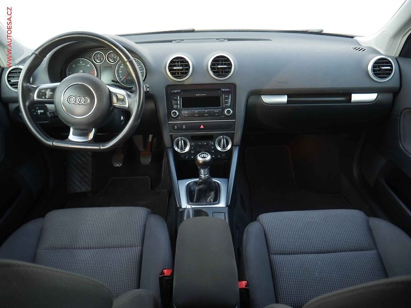 Audi A3 (2011) 2.0 TDi Sportback, Xenon, AC - fotka 8 z 15