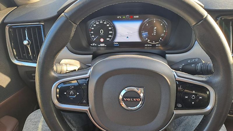 Volvo V90 2.0 D4 Momentum NAVI Automat - fotka 29 z 33