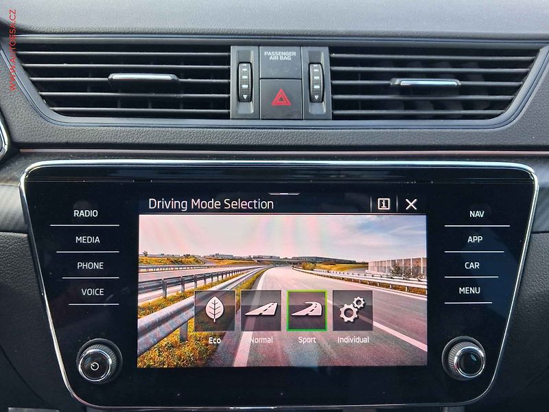 Škoda Superb (2021) 1.5 TSi, SportLine, DSG - fotka 19 z 29