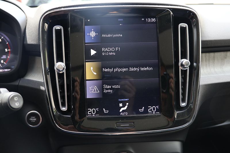 Volvo XC40 (2020) D3 AWD Inscription - fotka 13 z 24