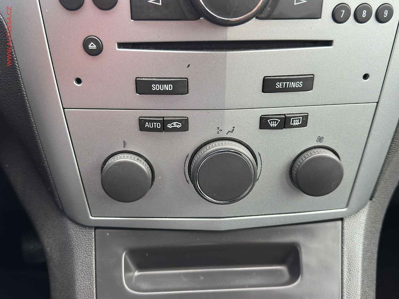 Opel Zafira (2009) 1.6i, AC, tažné - fotka 15 z 18