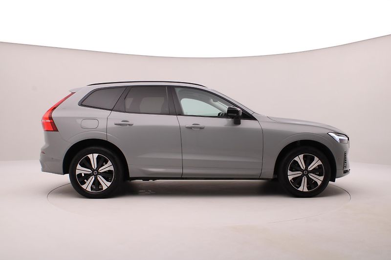 Volvo XC60 T6 AWD PLUG-IN PLUS DARK - fotka 13 z 54