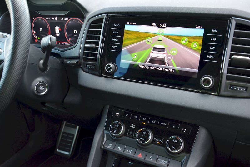 Škoda Karoq (2025) 2.0 TSI 140 KW 4x4 SportLINE D - fotka 21 z 27
