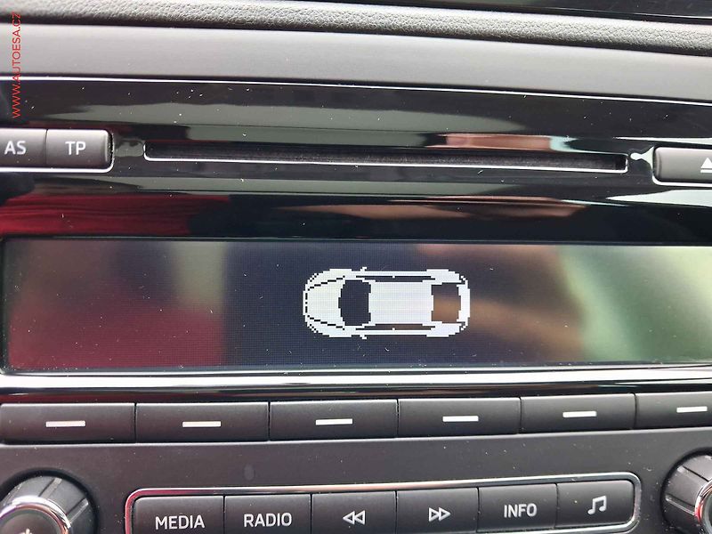 Škoda Rapid (2015) 1.2 TSi, Sport, xenon, panor - fotka 17 z 17
