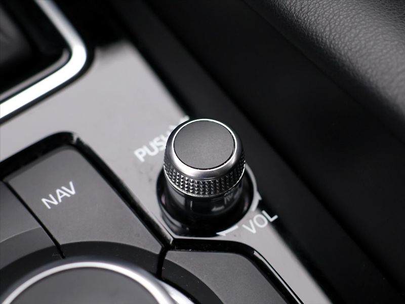 Mazda 6 2,5 143kW Skyactive Revolution - fotka 35 z 44