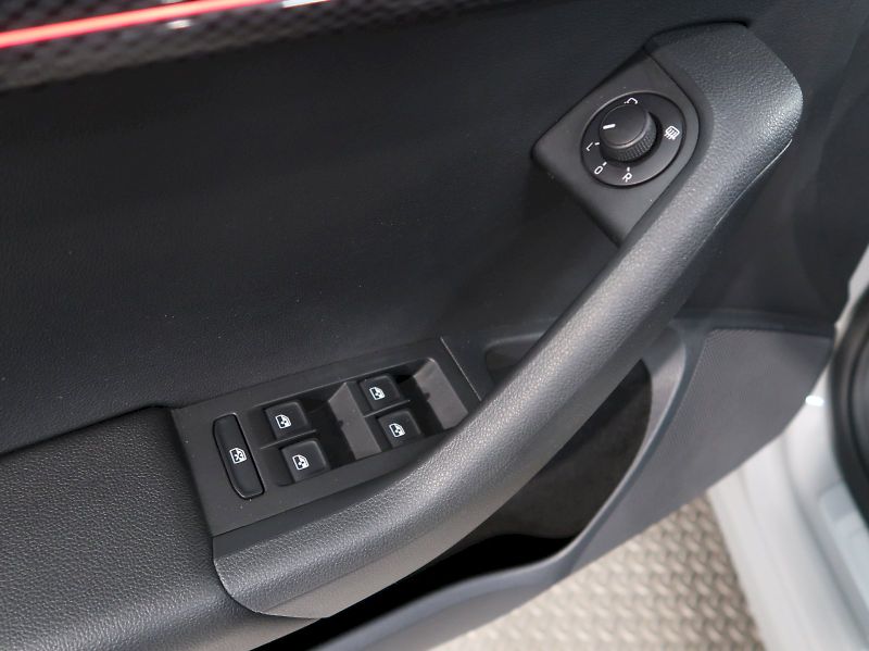 Škoda Octavia (2019) RS 2.0TSI 180KW DSG NAVI - fotka 36 z 39