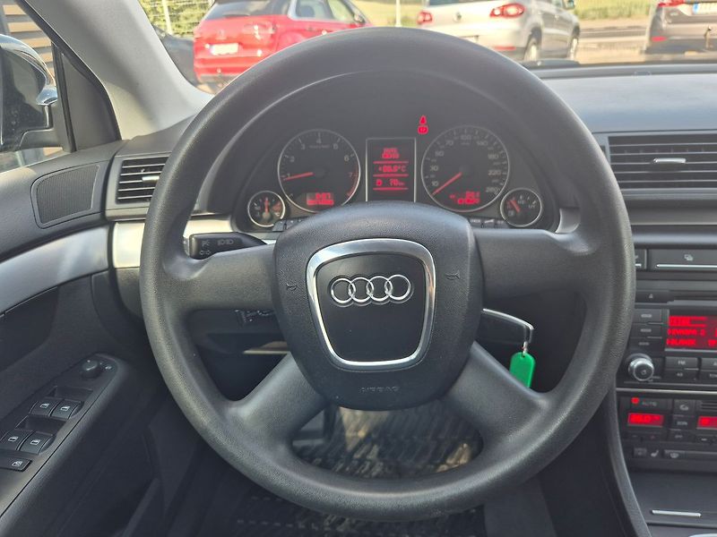Audi A4 (2007) 1.6MPi 75kw, tažné, pěkná - fotka 13 z 24