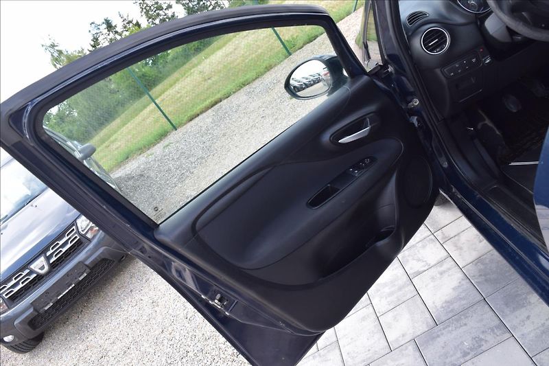 Fiat Grande Punto 1,2 i 51KW PO ROZVODECH KLIMA - fotka 24 z 42