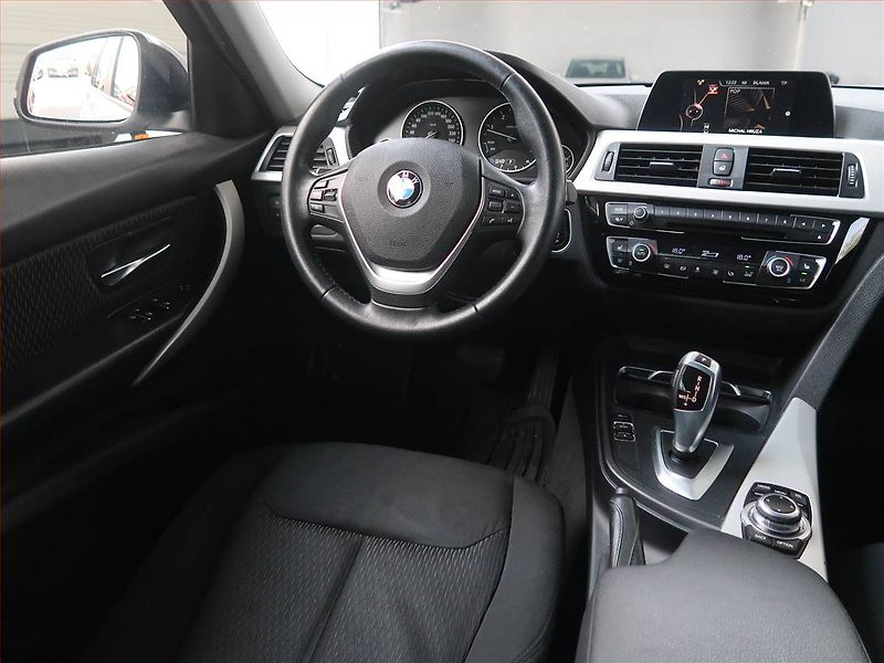 BMW Řada 3 (2017) 318 d, Automat, Navi, Tempomat - fotka 7 z 18