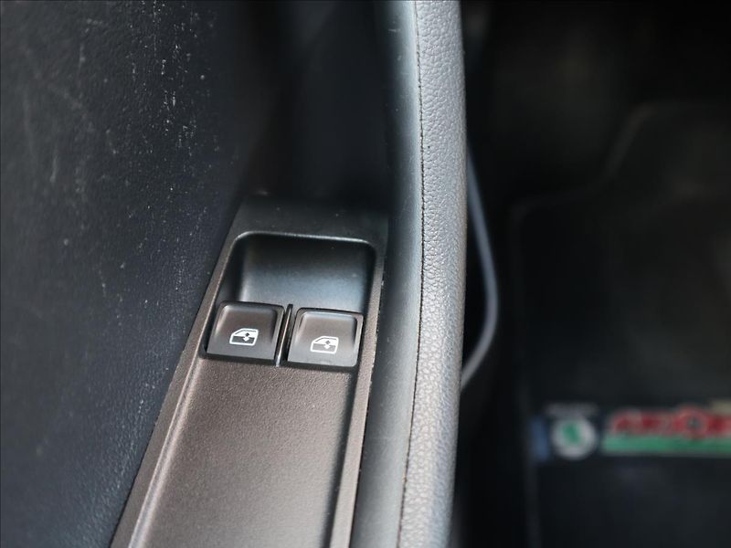 Škoda Fabia 1,0 MPI Active, Klima - fotka 11 z 35