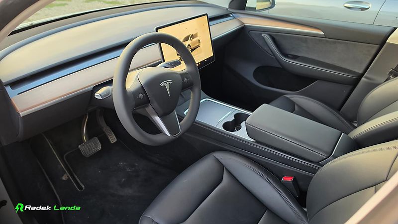 Tesla Model Y (2023) Berlín | LFP | Tažné 1600kg - fotka 6 z 10