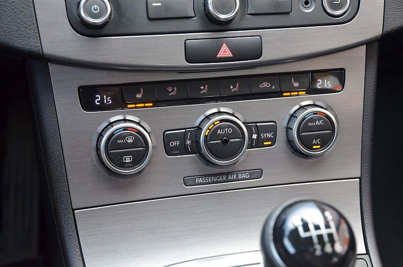 Volkswagen Passat (2014) 2.0 TDi 103kW Bi-XENON / TAŽNÉ - fotka 33 z 39