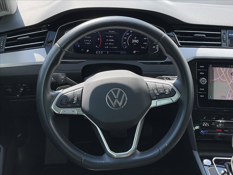 Volkswagen Passat Variant 2,0 TDI DSG Elegance ACC+LED - fotka 8 z 21