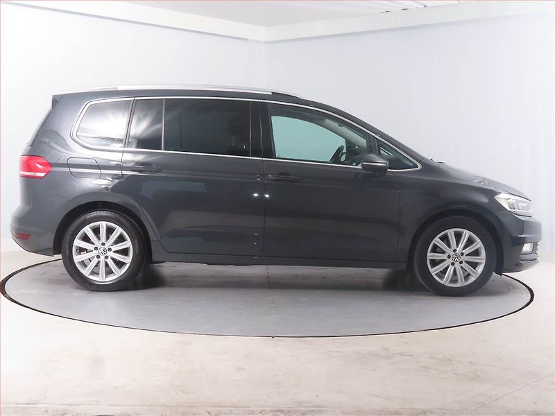 Volkswagen Touran (2016) Highline 2.0 TDI, Navi - fotka 6 z 16