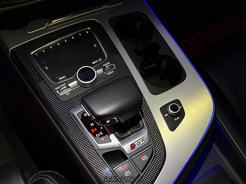 Audi SQ7 (2019) 4.0 TDI Bose, Nočné videnie - fotka 19 z 25
