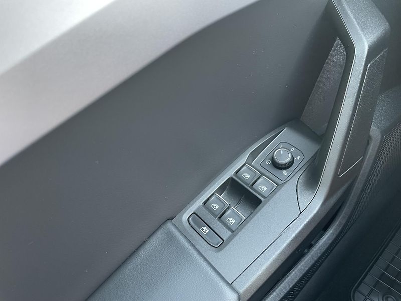 Seat Leon (2021) 1.5 TSI 110 kW DSG FR - fotka 39 z 47