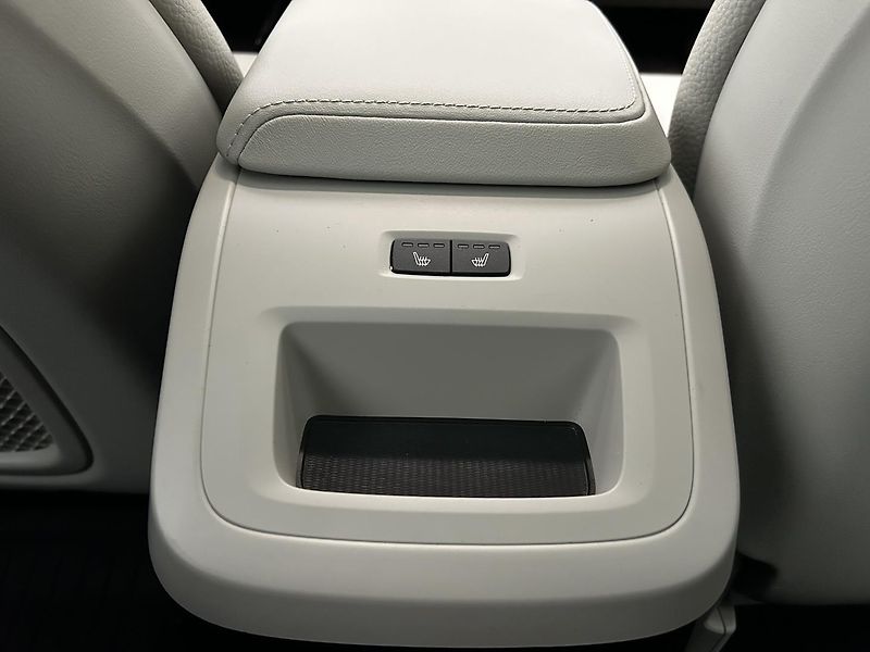 Volvo XC60 2.0 T6 4x4 Recharge PLUS Panor - fotka 27 z 28