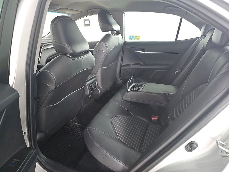 Toyota Camry (2023) 2.5HEV 218k PRESTIGE - fotka 7 z 32