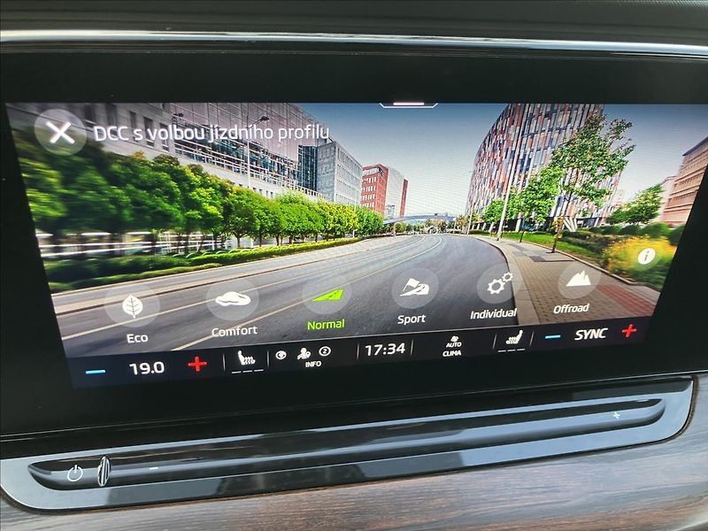 Škoda Octavia 2,0 SCOUT,TAŽNÉ,WEBASTO,CANTON - fotka 40 z 44