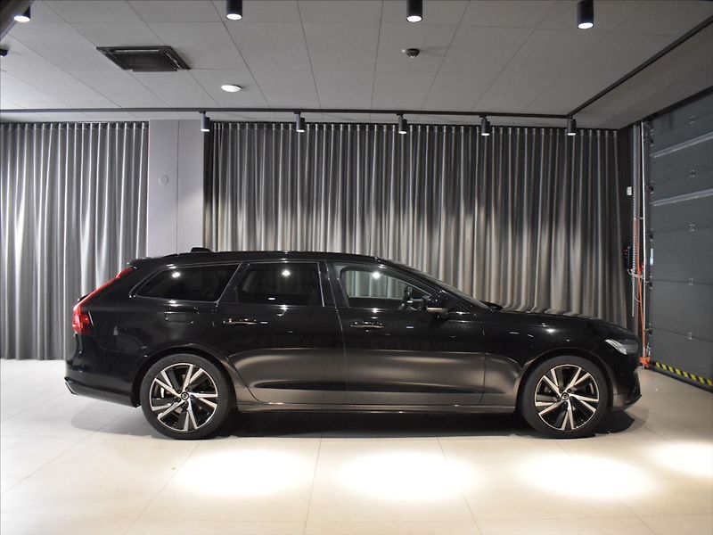 Volvo V90 2,0 B5 AWD Ultimate Pano,BLIS - fotka 3 z 30
