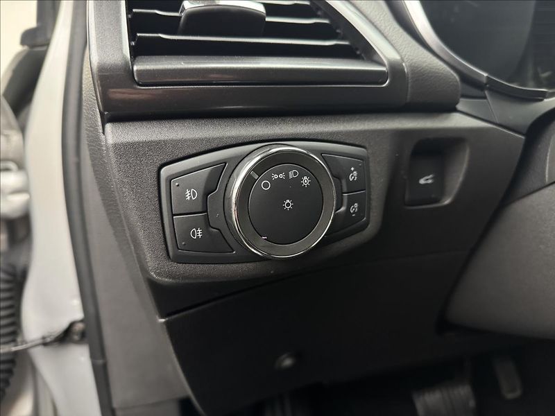 Ford Mondeo 2,0 110kW AT NAVI DPH LED ACC - fotka 8 z 41