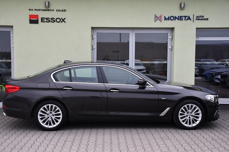 BMW Řada 5 540i xD LUXURY LINE HUD - fotka 12 z 35