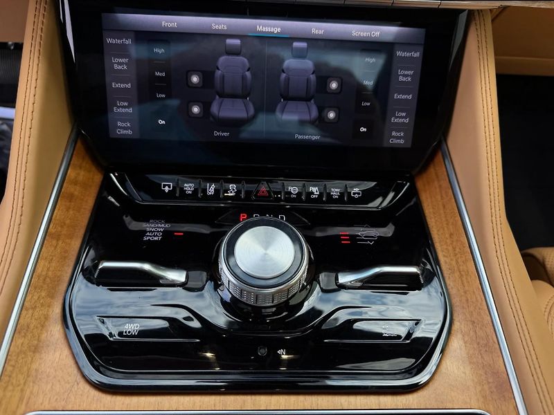 Jeep Grand Wagoneer (2022) + SERIES III + DPH + FULL + - fotka 28 z 36