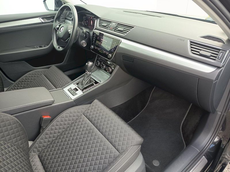 Škoda Superb (2022) 2.0TDI 110kW DSG COMFORT PLUS - fotka 7 z 35