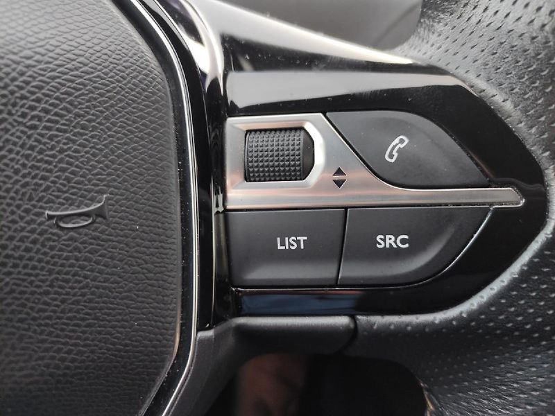 Peugeot 3008 (2017) GT 2.0 HDI 150k MAN6 1.MAJITEL - fotka 19 z 28