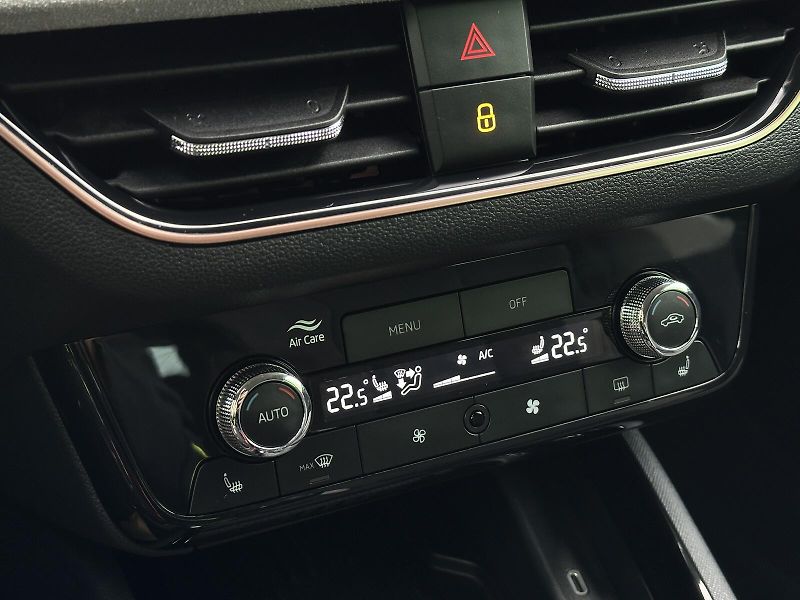 Škoda Scala 1.0TSi DSG 116PS LED V.Cockpit - fotka 27 z 47