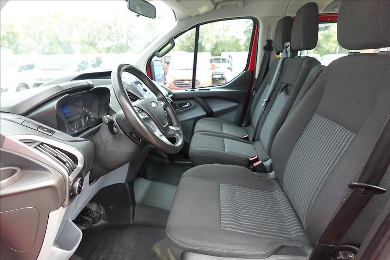 Ford Transit Custom 2,0 TDCi  L1H1 BUS KLIMA SERVI - fotka 15 z 28