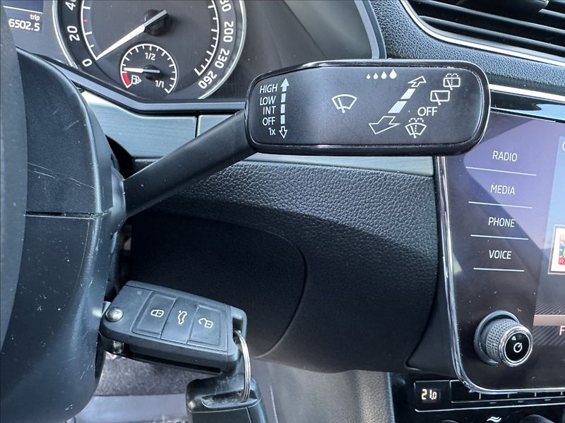 Škoda Superb 2,0 TDI 140kW ACC - fotka 30 z 50