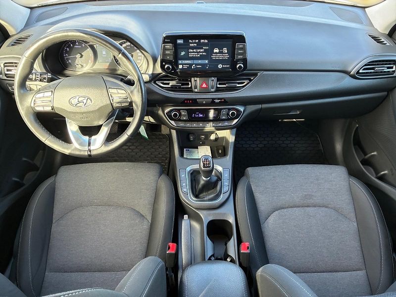 Hyundai i30 (2023) SMART 1.5T-GDI 118kW CZ DPH - fotka 9 z 11